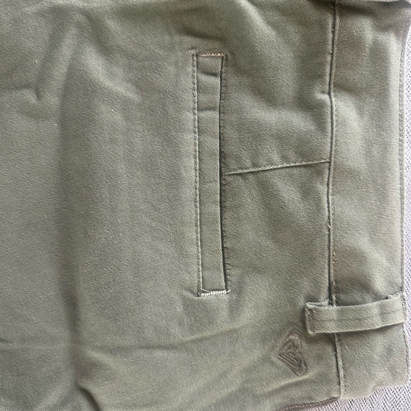 Roxy Khaki Shorts - Picture 4 of 5